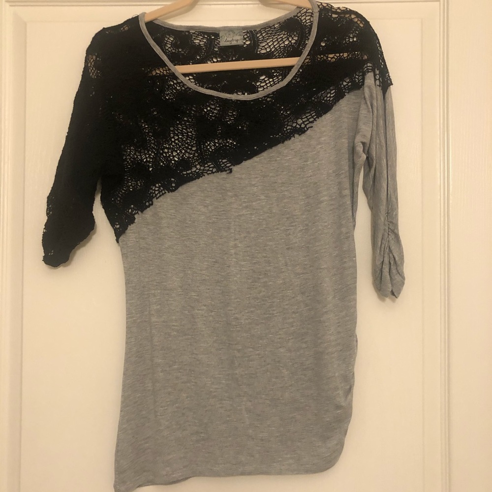 M Gray Daytrip Top with Black Lace
